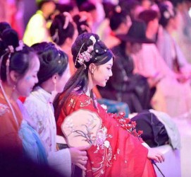 云浮汉服模特兼职(想做汉服模特去哪里找)