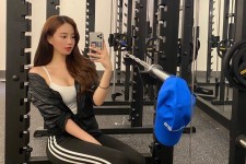 云浮我是一名瑜伽锻练外加兼职模特(我是一名瑜伽锻练外加兼职模特小说)