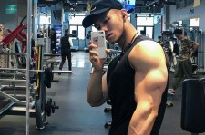 云浮肌肉男模(肌肉男模拟器)