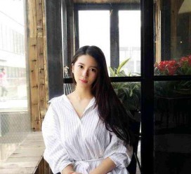 云浮女友兼职模特的小说(女友兼职模特的小说保举)