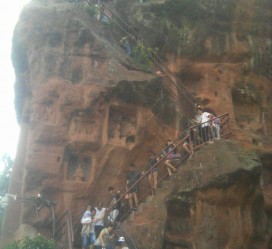 云浮乐山旅游攻略(乐山旅游攻略自由行路线推荐)