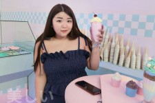 云浮胖模(胖模特穿衣搭配图片)