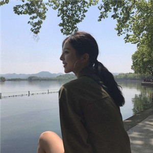 云浮私人伴游网带你看到天际，白色盐湖无际，蓝色天空无边