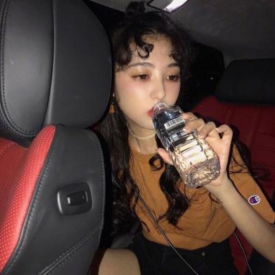 云浮伴游玩耍享受异国风情的美妙光阴