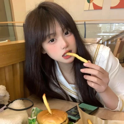云浮伴游女生李欣怡的资料