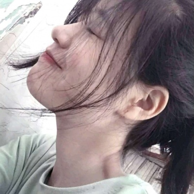 云浮伴游女生烟雨蒙蒙的资料