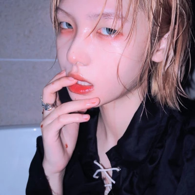 云浮伴游女生樱花漫舞的资料