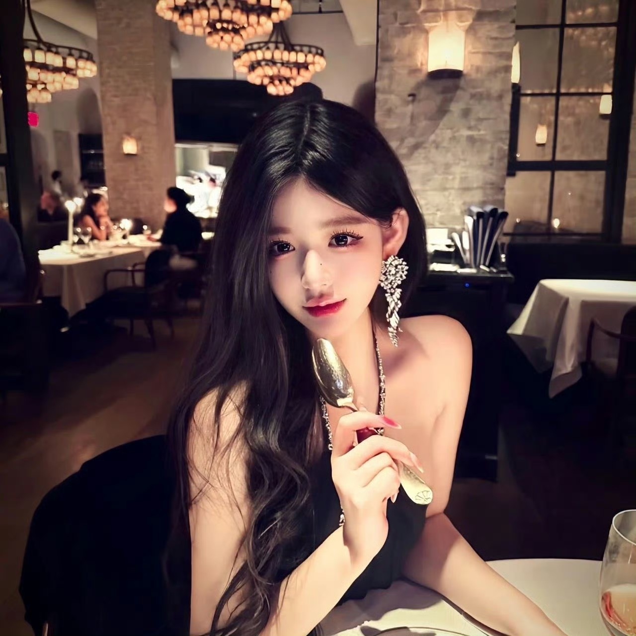 云浮伴游女生蓝盈盈的资料