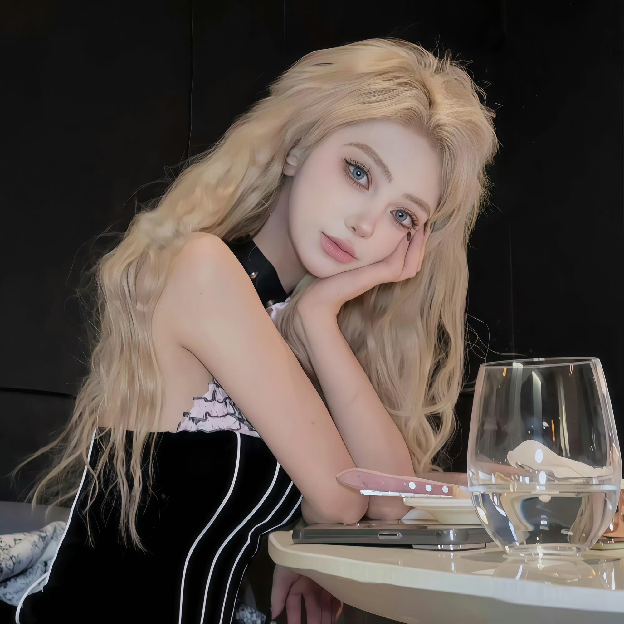 云浮伴游女生晨露的资料