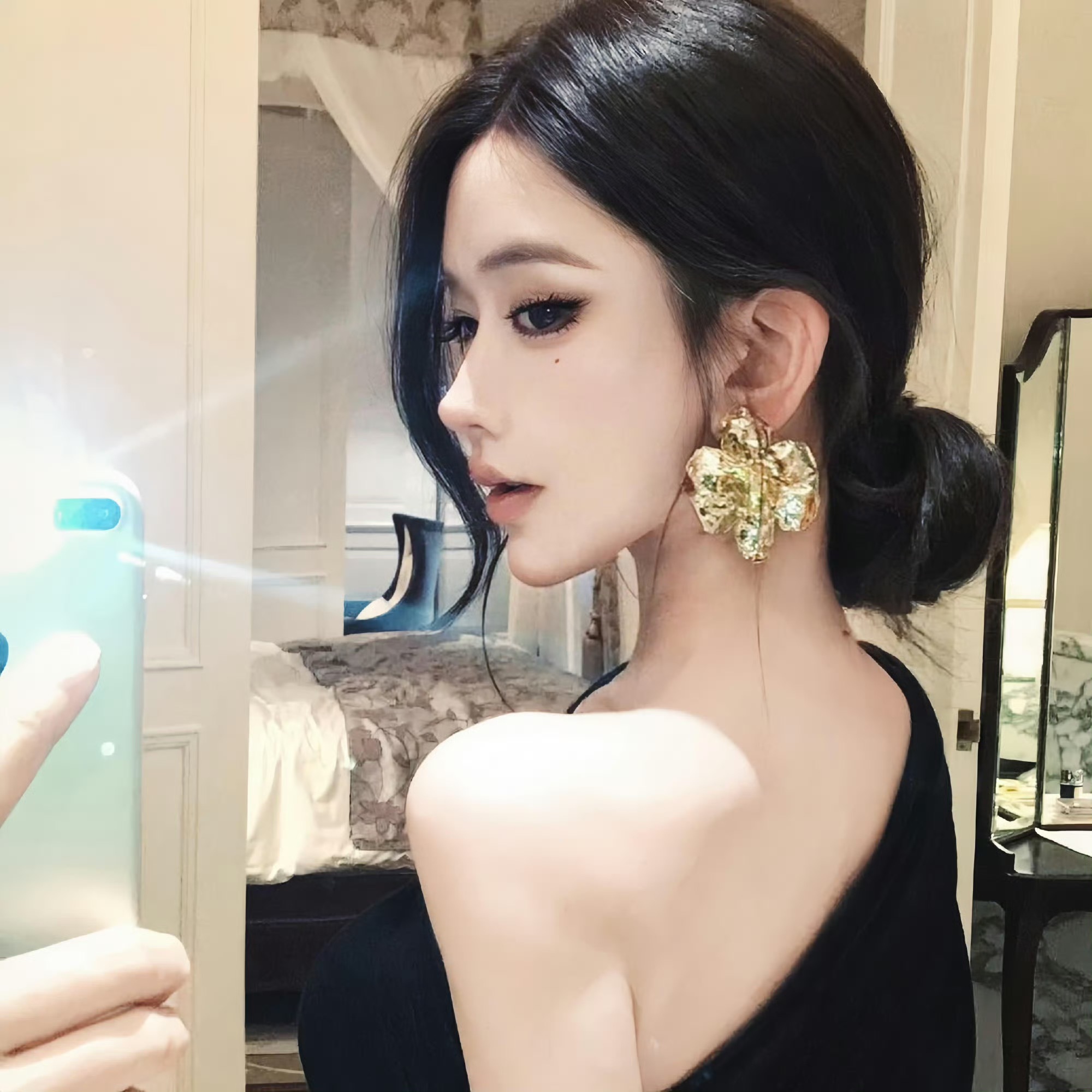 云浮伴游女生靖骊萍的资料