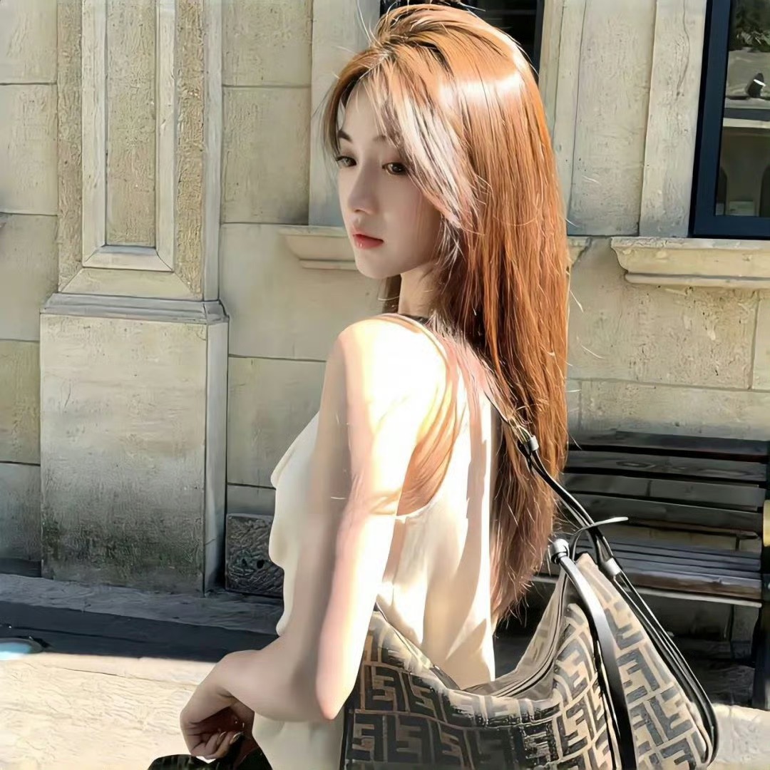 云浮伴游女生夏夏的资料