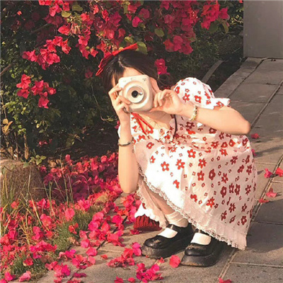 云浮伴游女生镇凝莲