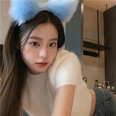 云浮伴游女生苦霞辉