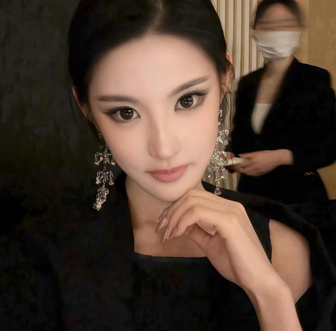 云浮伴游女生 | Isabella Chen的资料